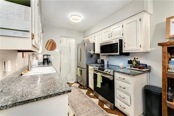 $179,900 | 12609 West 110th Terrace, Overland Park, KS 66210