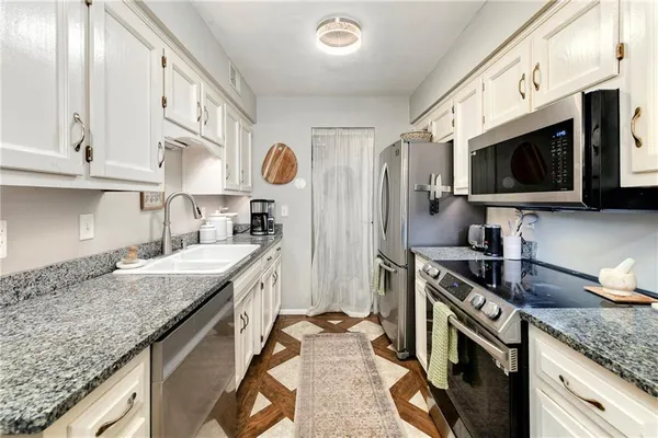 $179,900 | 12609 West 110th Terrace, Overland Park, KS 66210