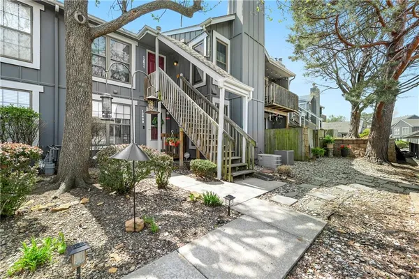 $179,900 | 12609 West 110th Terrace, Overland Park, KS 66210