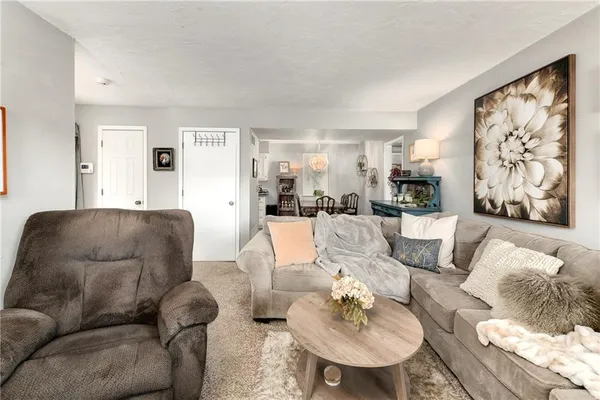 $179,900 | 12609 West 110th Terrace, Overland Park, KS 66210