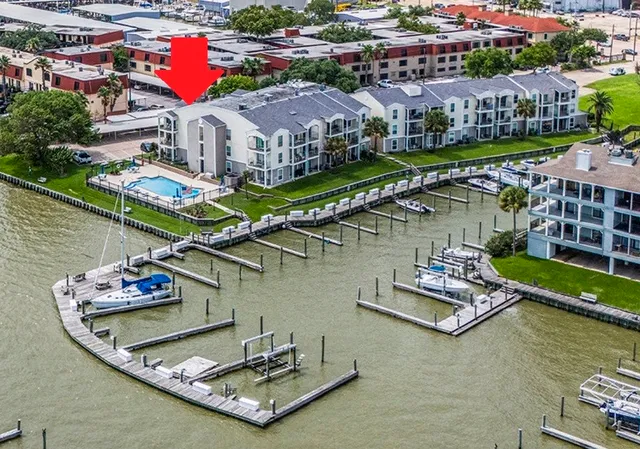 $224,800 | 307 Yacht Club Lane, Unit 307, Seabrook, TX 77586
