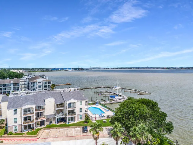 $224,800 | 307 Yacht Club Lane, Unit 307, Seabrook, TX 77586