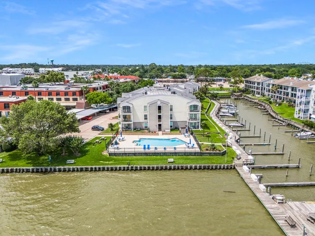 $224,800 | 307 Yacht Club Lane, Unit 307, Seabrook, TX 77586