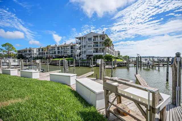 $224,800 | 307 Yacht Club Lane, Unit 307, Seabrook, TX 77586
