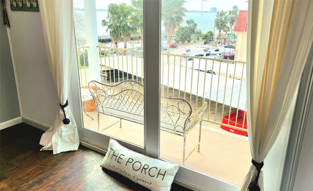 $224,800 | 307 Yacht Club Lane, Unit 307, Seabrook, TX 77586