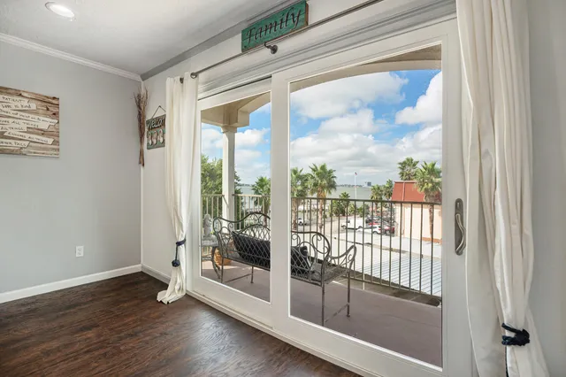 $224,800 | 307 Yacht Club Lane, Unit 307, Seabrook, TX 77586