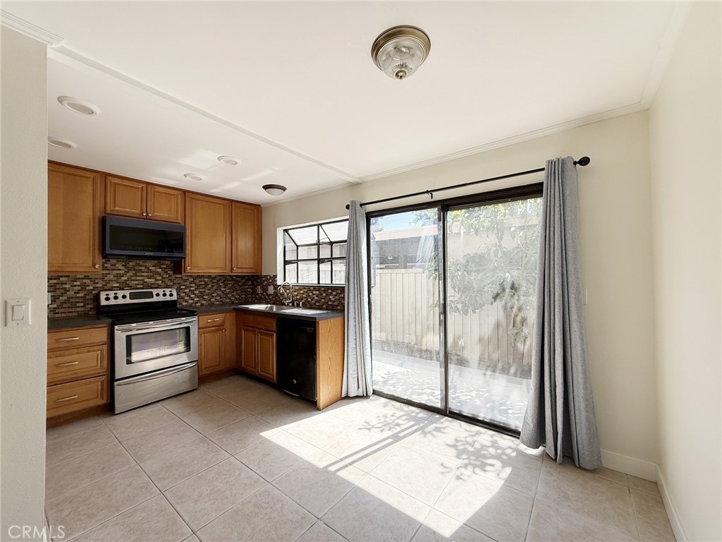 231 Springview Irvine, CA 92620 - Photo 5 of 23