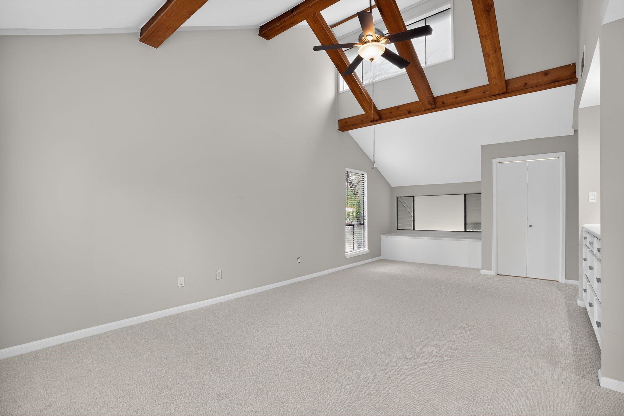 6506 Jadecrest Drive Spring, TX 77389 - Photo 21 of 31 primary bedroom with sitting area