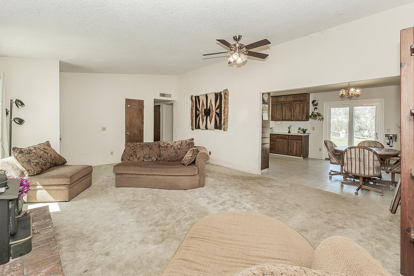 22085 Watts Valley Road Sanger, CA 93657 - Photo 8 of 98