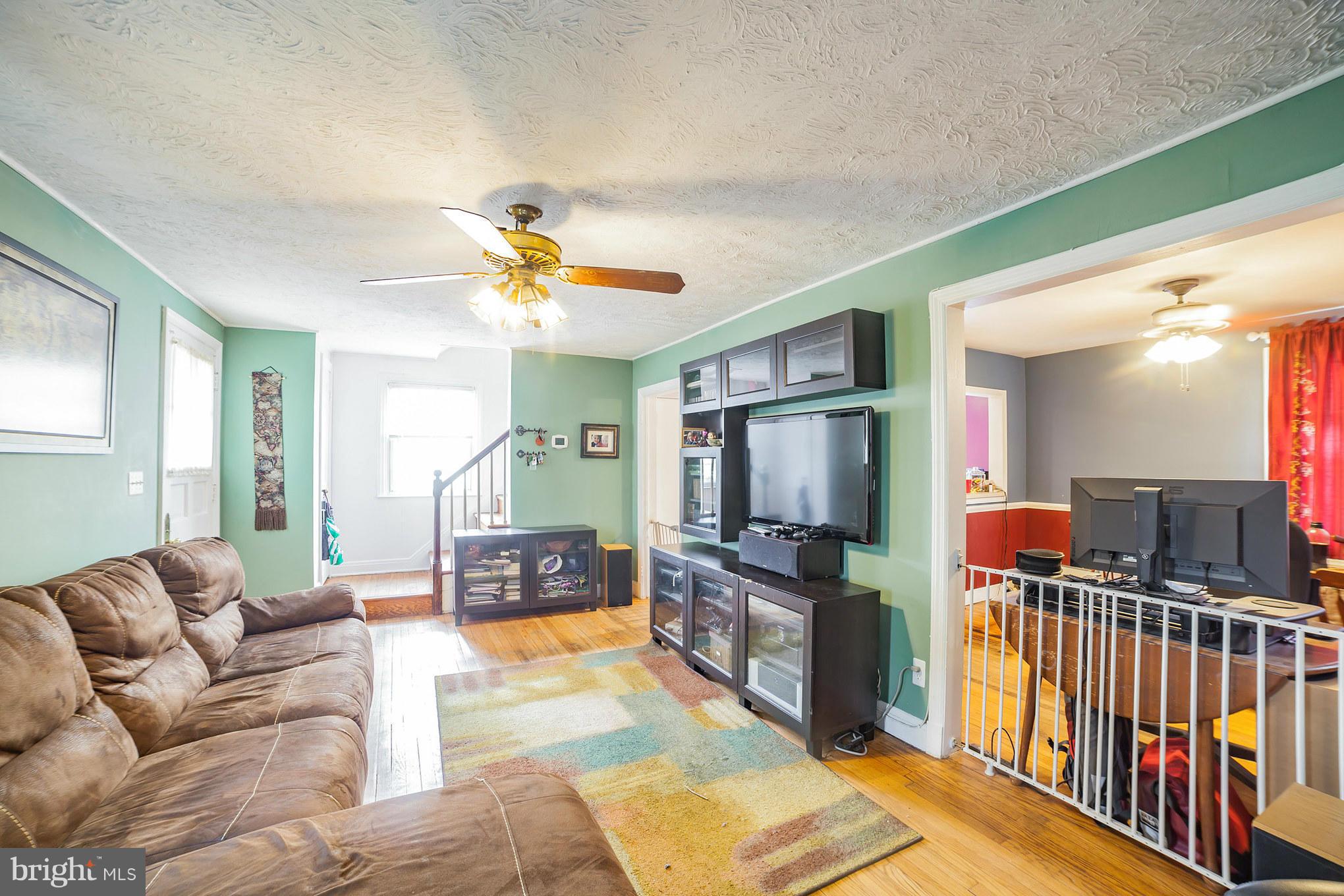 2505 East Joppa Road Baltimore, MD 21234 - Photo 8 of 28 Living Room