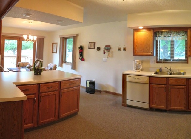 1232 Robin Road Dixon, IL 61021 - Photo 8 of 24