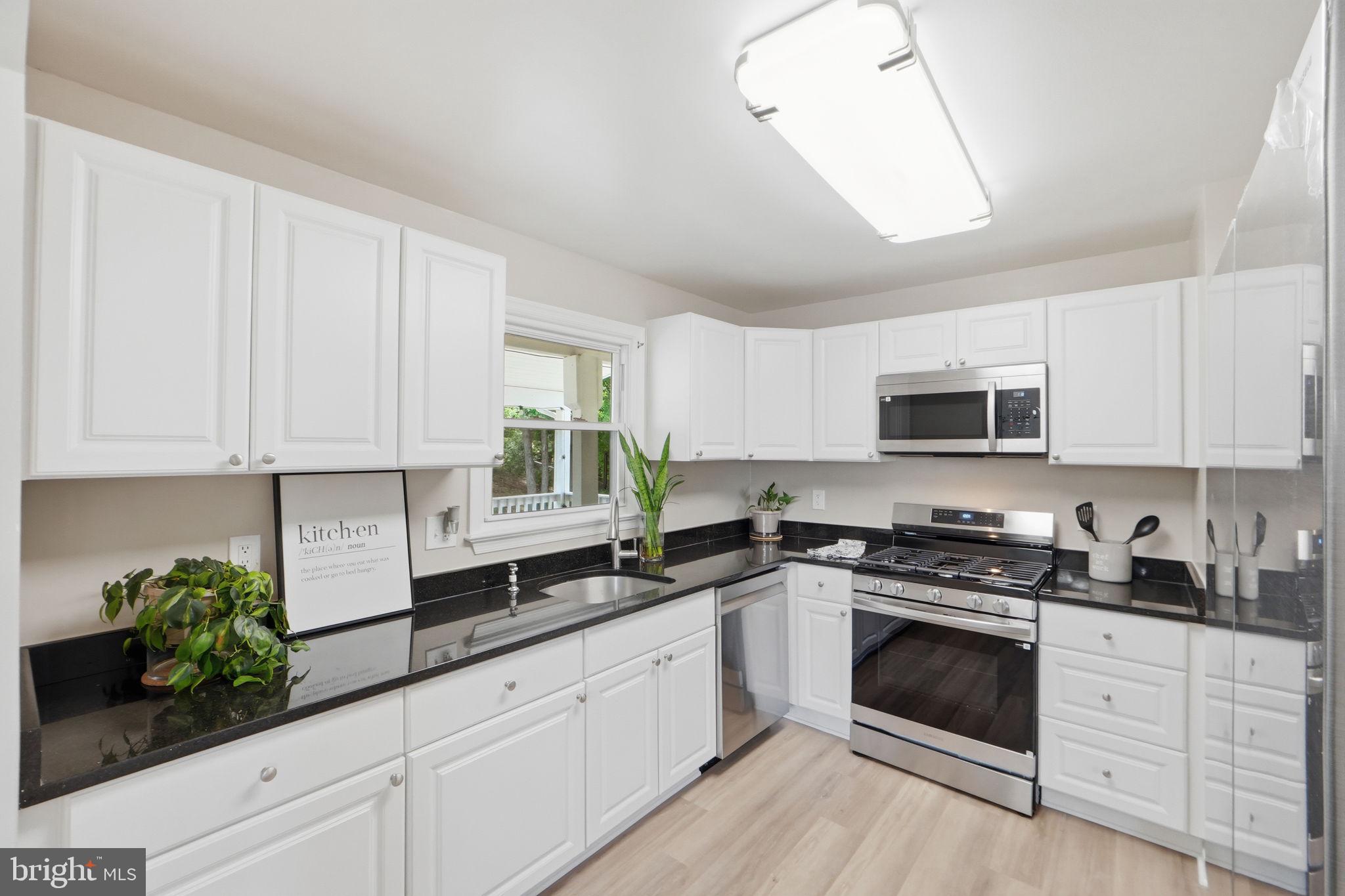 3007 Kingsway Road Fort Washington, MD 20744 - Photo 4 of 37 Kitchen w/ NEW