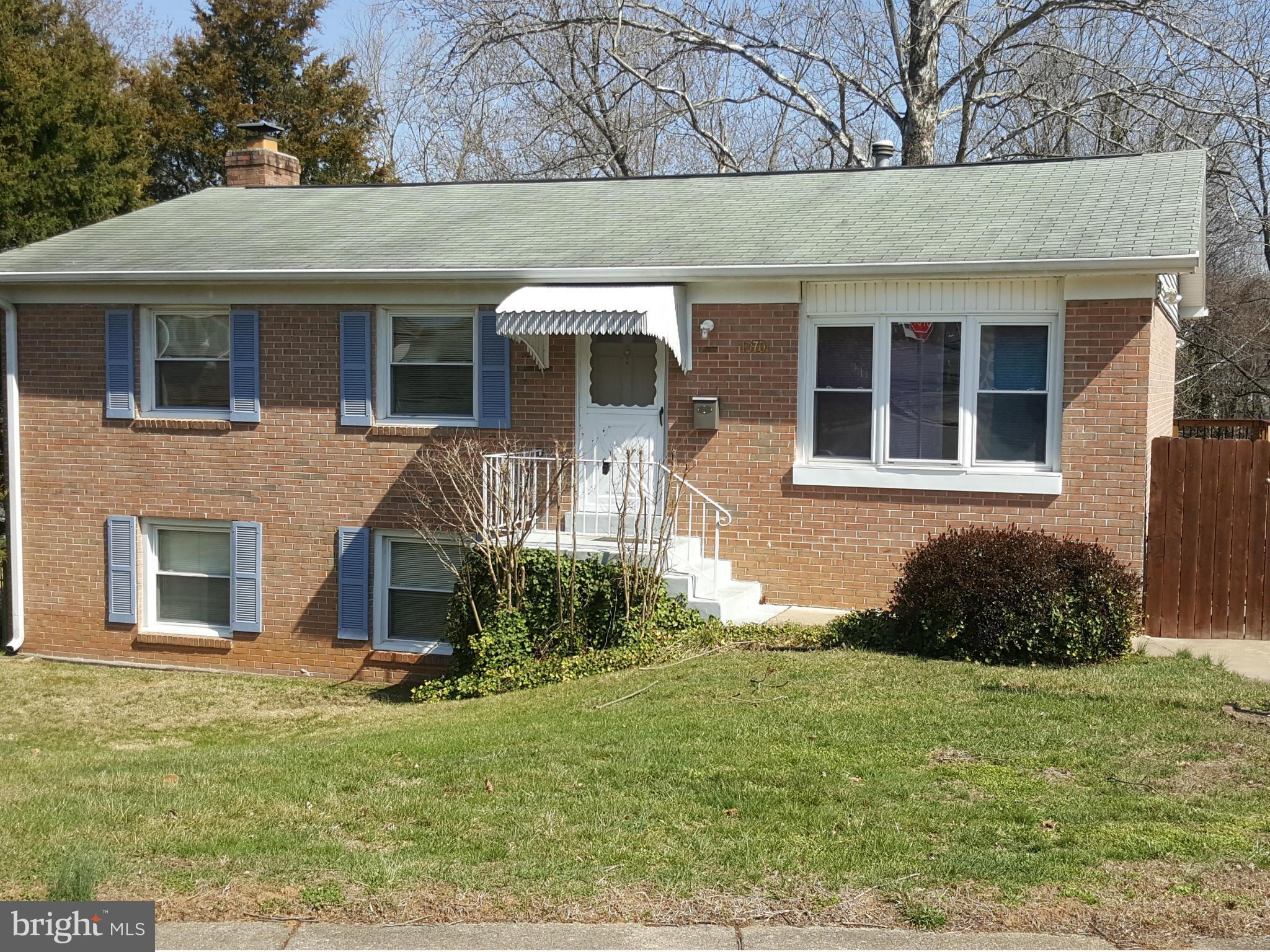 13701 Gilbert Road Woodbridge, VA 22193 - Photo 1 of 27 Exterior (Front)