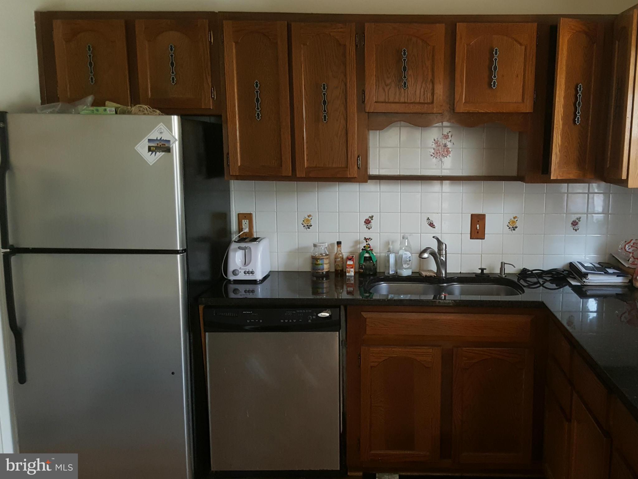13701 Gilbert Road Woodbridge, VA 22193 - Photo 3 of 27 Kitchen