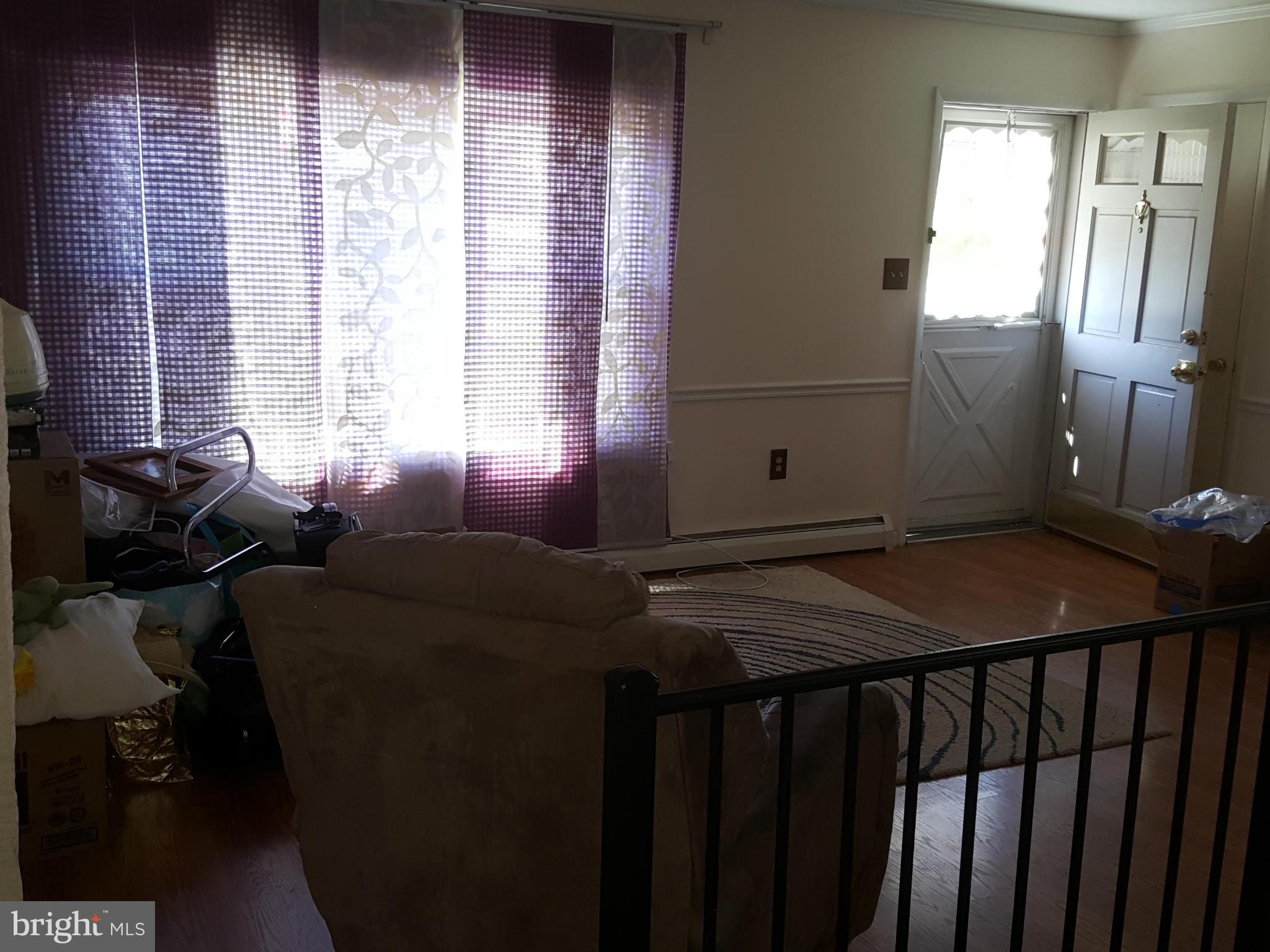 13701 Gilbert Road Woodbridge, VA 22193 - Photo 5 of 27 Living Room