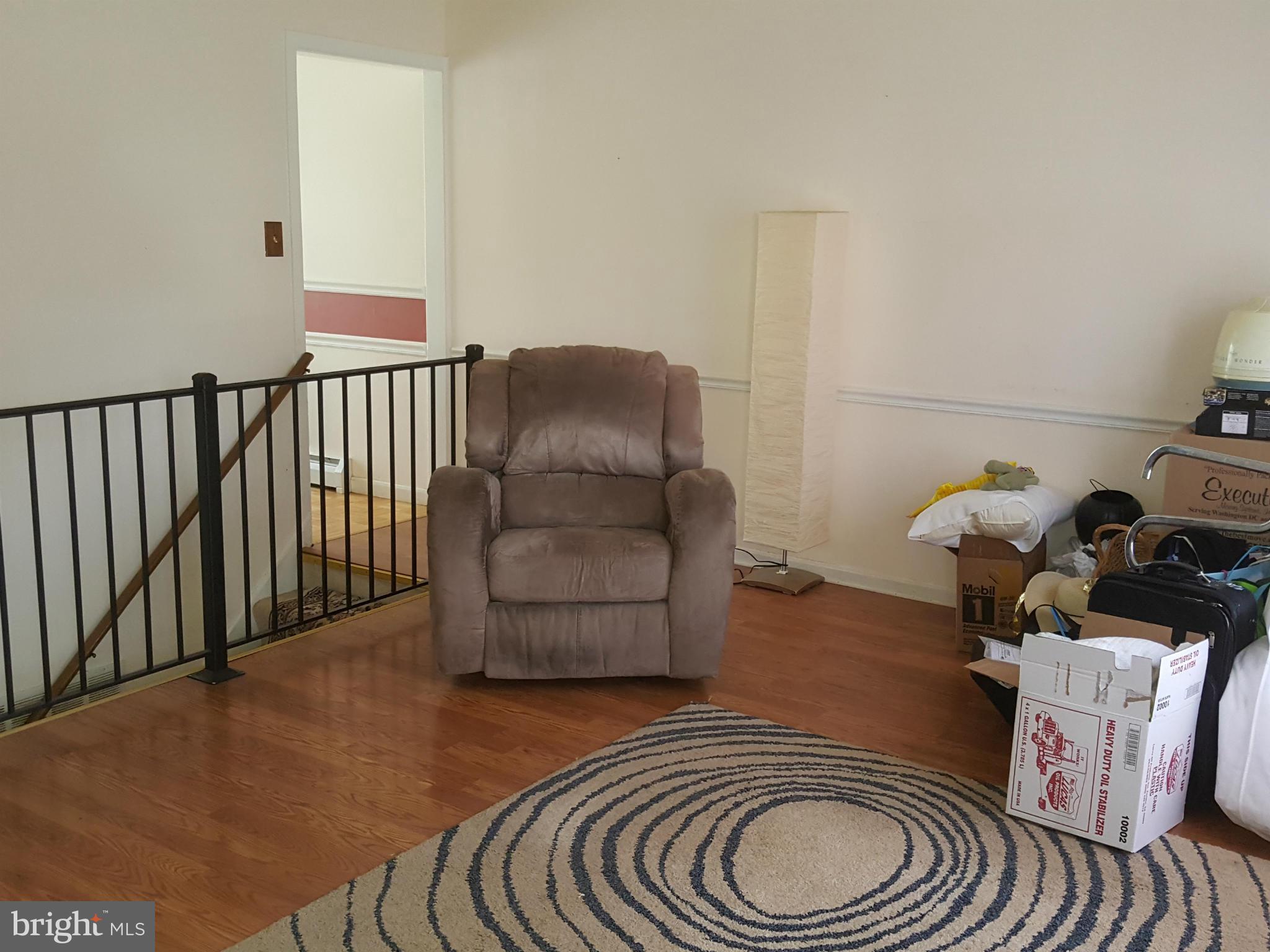 13701 Gilbert Road Woodbridge, VA 22193 - Photo 6 of 27 Living Room