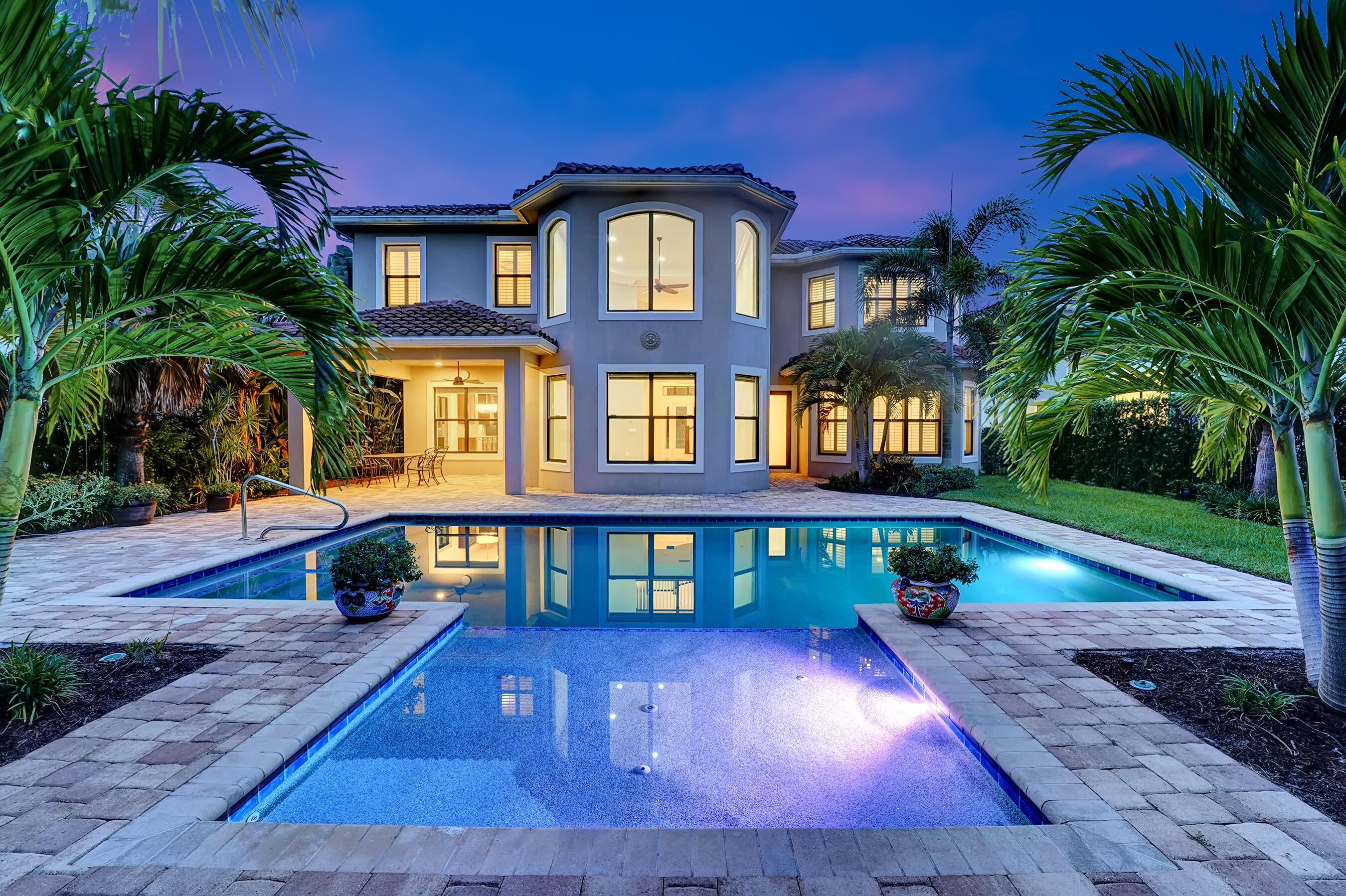 Oversized Pool and Lot