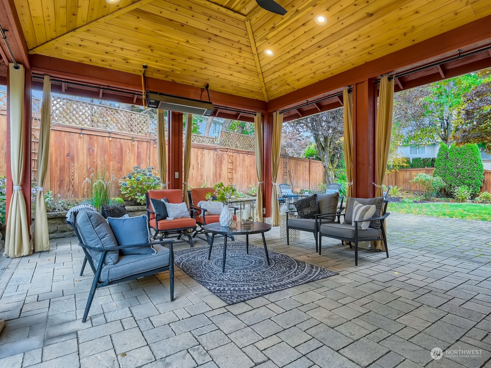 11216 39th Drive Southeast Everett, WA 98208 - Photo 32 of 40 a outdoor space with lots of furniture and windows