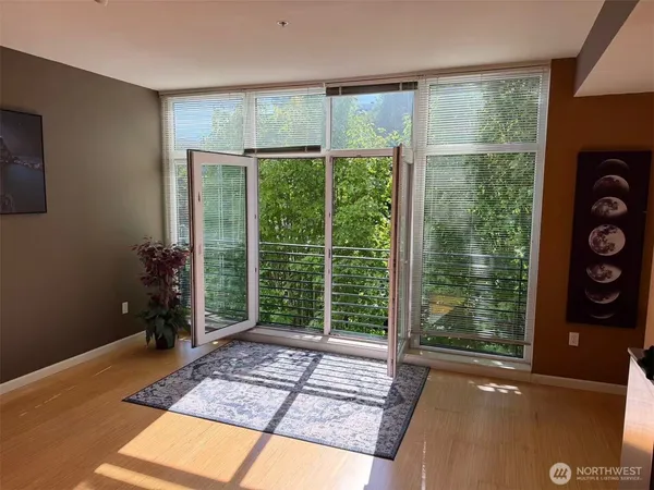 $358,000 | 17 West Mercer Street, Unit 207, Seattle, WA 98119