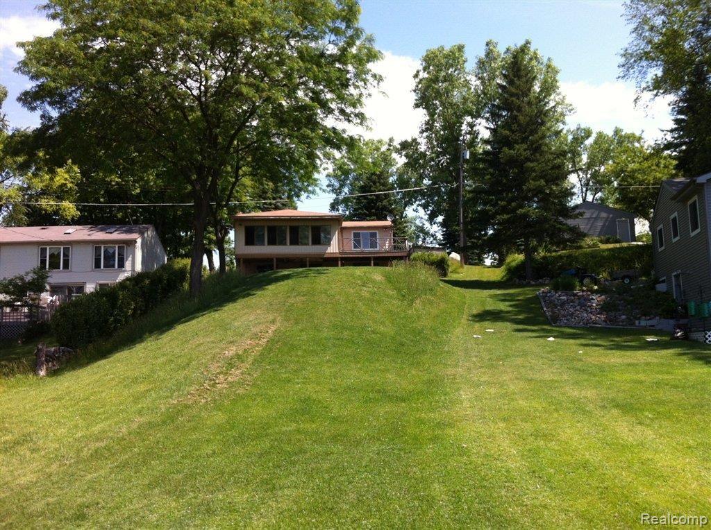 2533 Rubbins Road Howell, MI 48843 - Photo 7 of 19 IMG_1227.JPG
