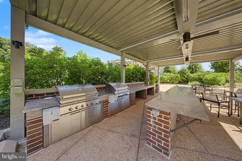 $445,000 | 1800 Old Meadow Road, Unit 920, McLean, VA 22102