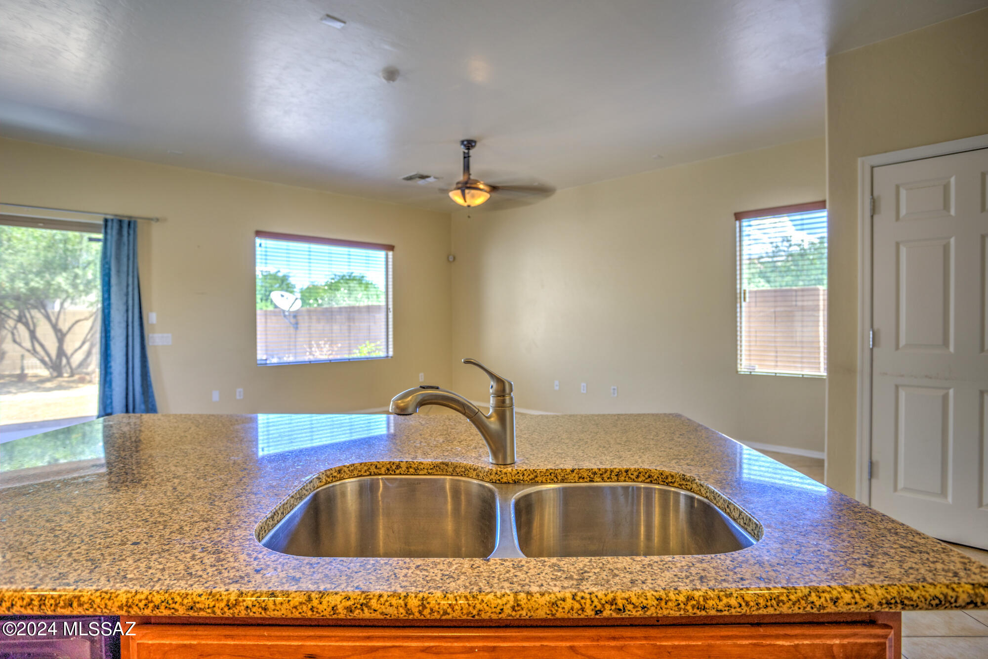 10583 East Water Poppy Road Tucson, AZ 85747 - Photo 10 of 40