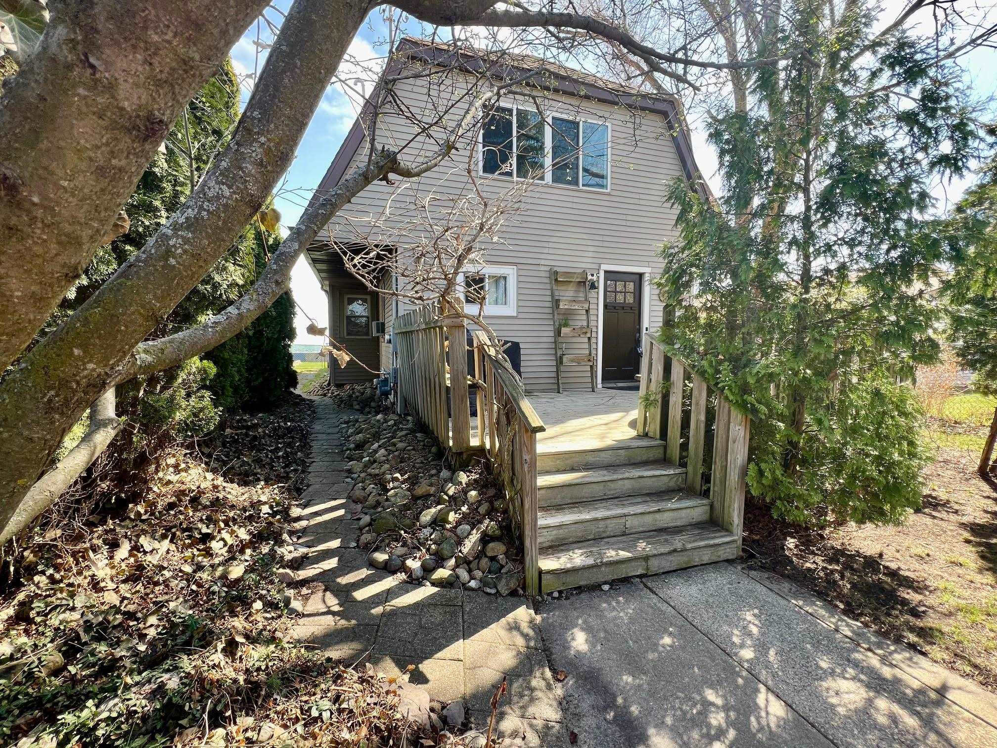 356 Killarney Beach Road Bay City, MI 48706 - Photo 3 of 47