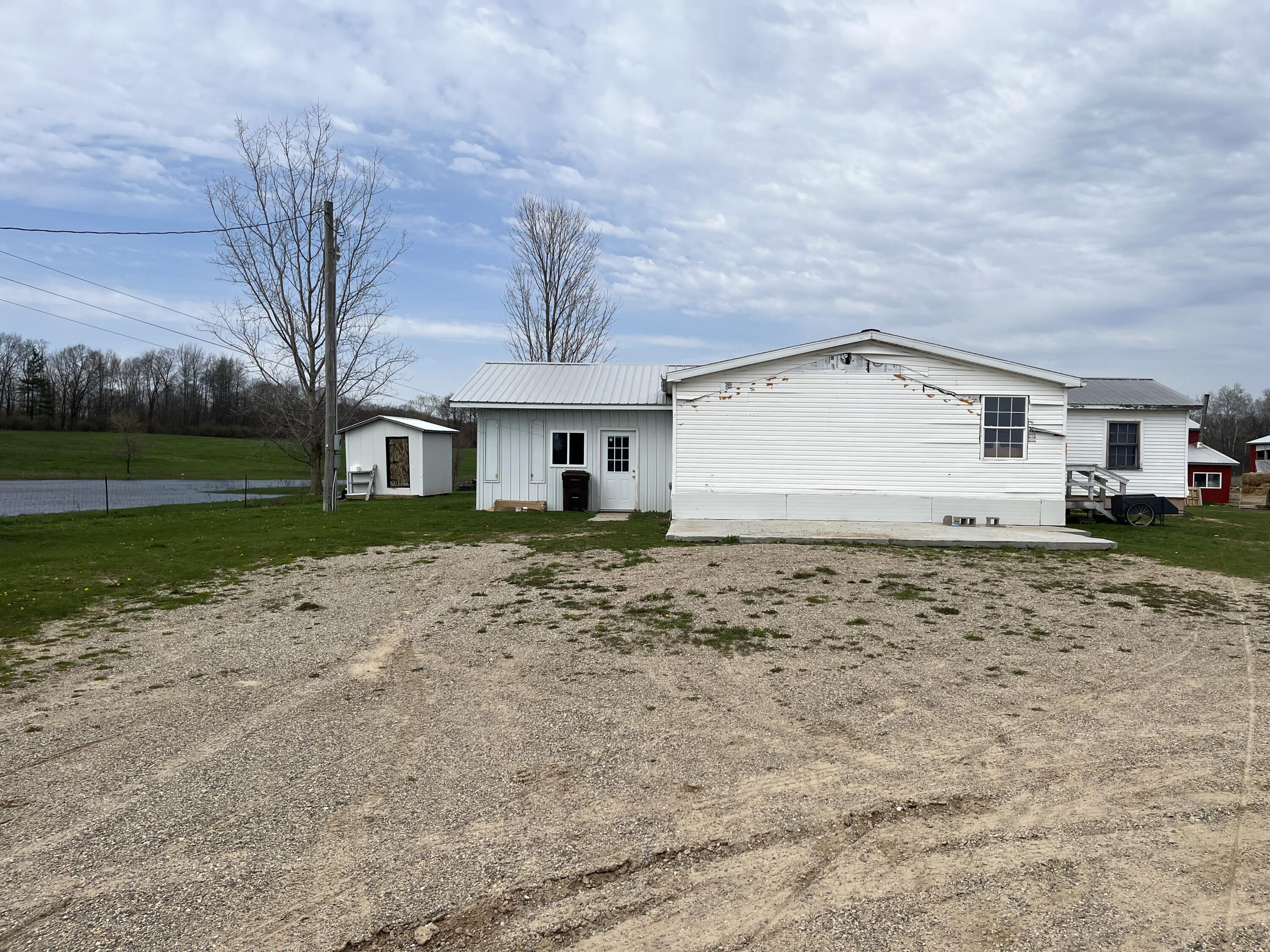4785 North Vining Road Lakeview, MI 48850 - Photo 5 of 20 IMG_0813
