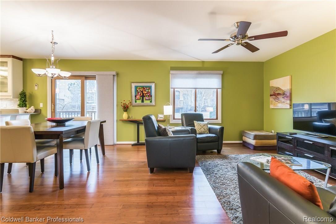 2192 Rochelle Park Drive, Unit 112 Rochester, MI 48309 - Photo 5 of 37 Living Room/Dining Areas