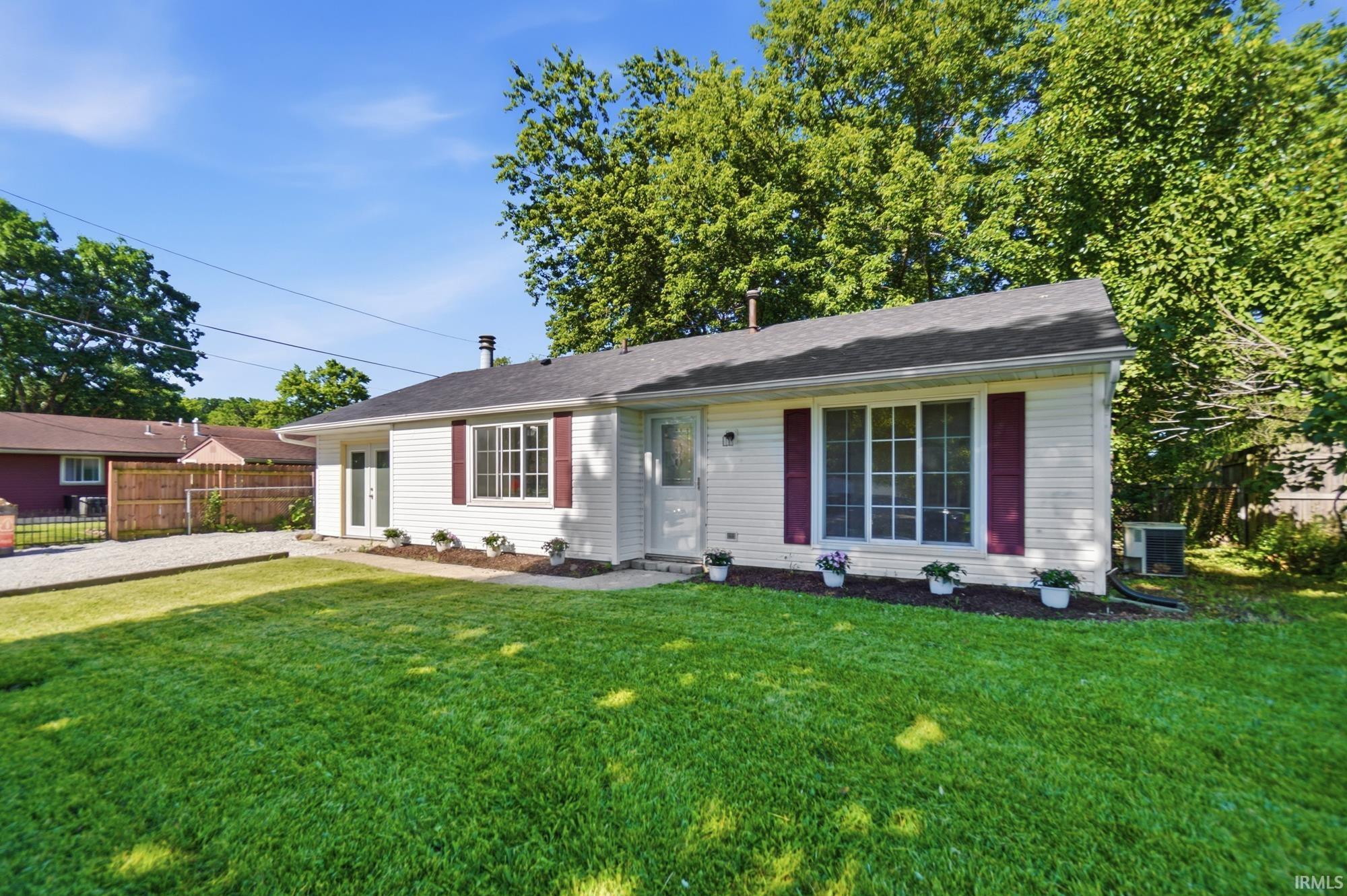 7111 Cranberry Road Fort Wayne, IN 46825 - Photo 3 of 50