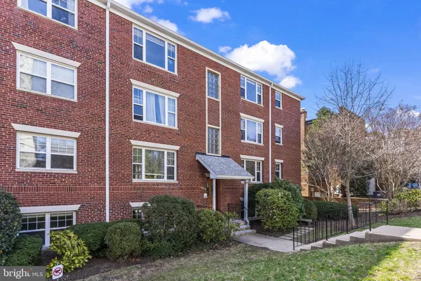 $1,650 | 1404 12th Street North, Unit 23, Arlington, VA 22209