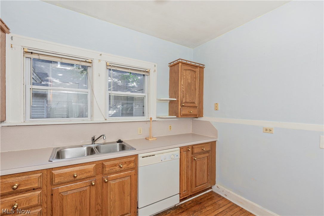 2121 Coventry Road Cleveland Heights, OH 44118 - Photo 20 of 47 Kitchen - 2nd floor unit