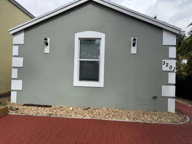 $2,600 | 3201 John's Place, Palm Springs, FL 33461