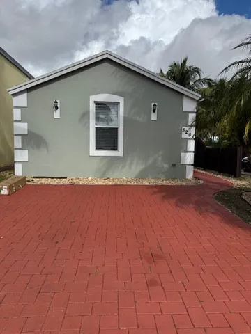 $2,600 | 3201 John's Place, Palm Springs, FL 33461