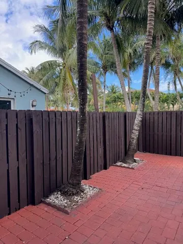 $2,600 | 3201 John's Place, Palm Springs, FL 33461