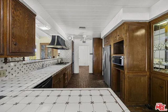 $2,300,000 | 3533 Willowcrest Avenue, Studio City, CA 91604