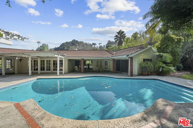 $2,300,000 | 3533 Willowcrest Avenue, Studio City, CA 91604