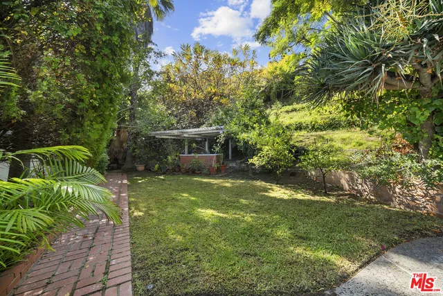 $2,300,000 | 3533 Willowcrest Avenue, Studio City, CA 91604