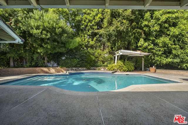 $2,300,000 | 3533 Willowcrest Avenue, Studio City, CA 91604