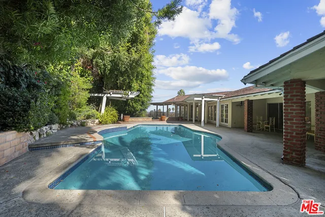 $2,300,000 | 3533 Willowcrest Avenue, Studio City, CA 91604