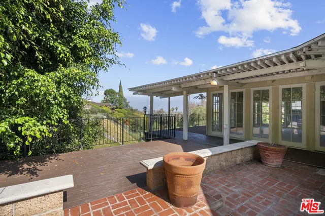 $2,300,000 | 3533 Willowcrest Avenue, Studio City, CA 91604
