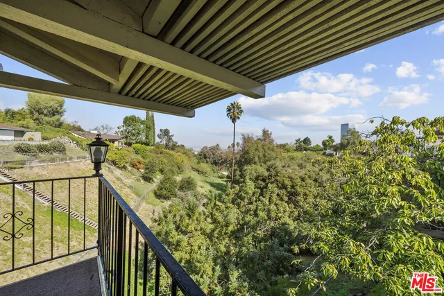 $2,300,000 | 3533 Willowcrest Avenue, Studio City, CA 91604
