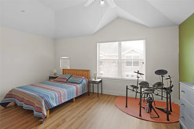 $1,900 | 2710 Hullsmith Drive, Unit 604, Houston, TX 77063