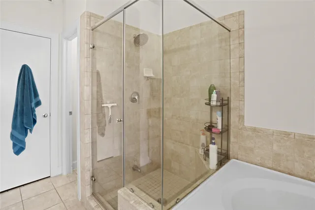 $1,900 | 2710 Hullsmith Drive, Unit 604, Houston, TX 77063