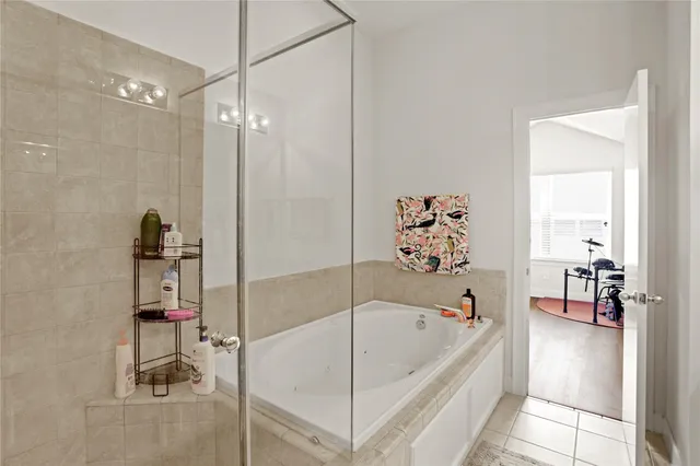 $1,900 | 2710 Hullsmith Drive, Unit 604, Houston, TX 77063