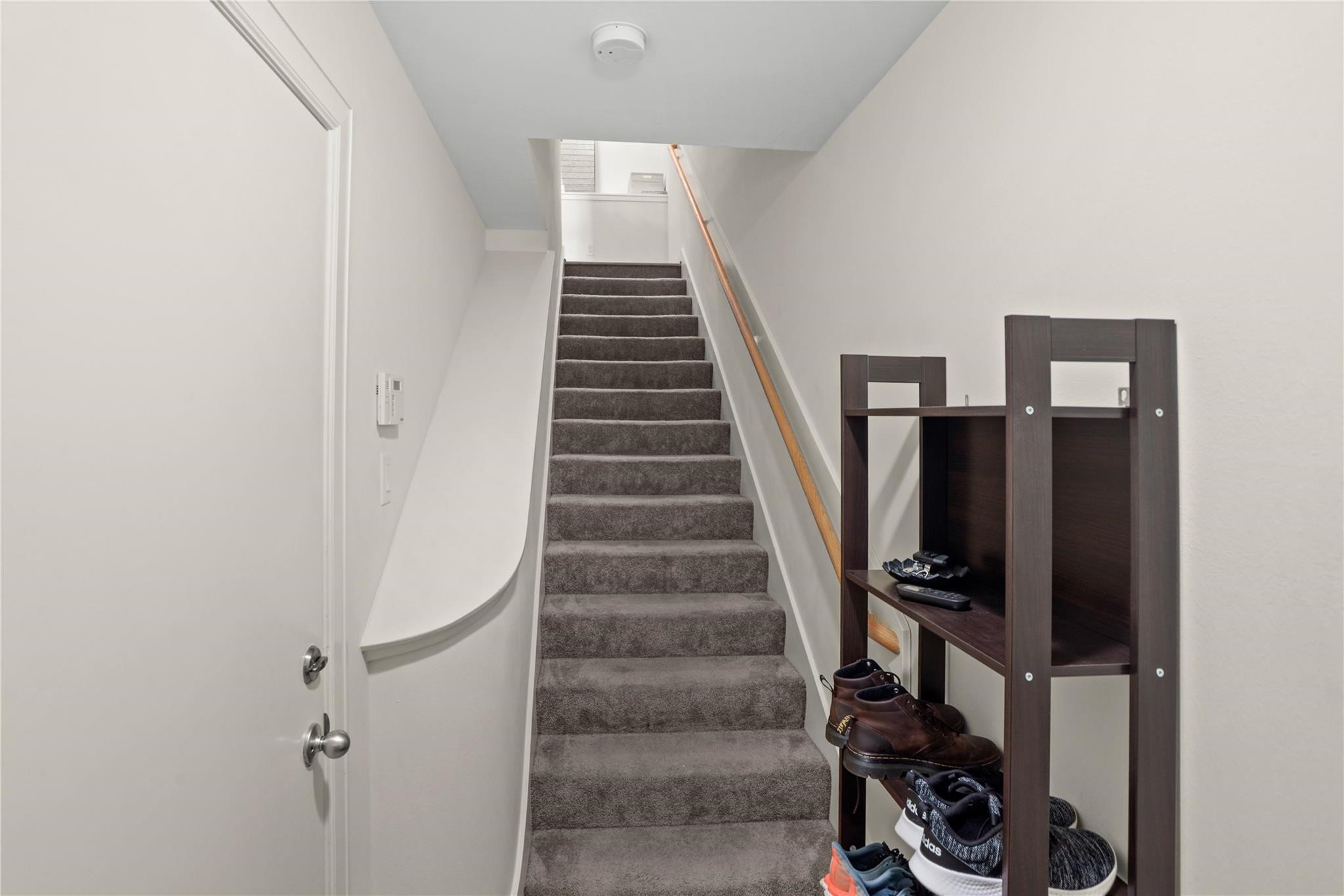 2710 Hullsmith Drive, Unit 604 Houston, TX 77063 - Photo 23 of 27 a view of a hallway with closet