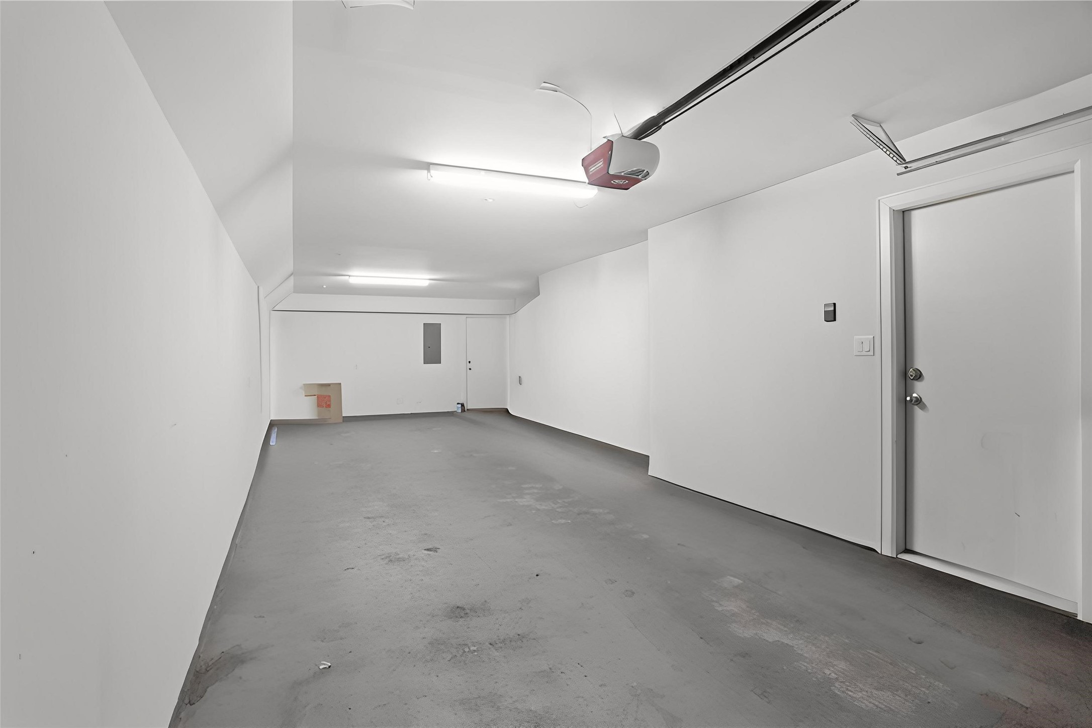 2710 Hullsmith Drive, Unit 604 Houston, TX 77063 - Photo 25 of 27 an empty room with a empty space