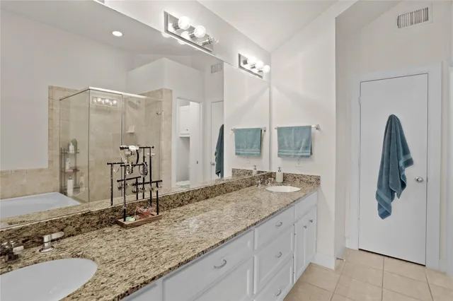 $1,900 | 2710 Hullsmith Drive, Unit 604, Houston, TX 77063