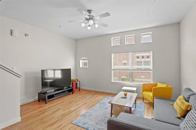 $1,900 | 2710 Hullsmith Drive, Unit 604, Houston, TX 77063