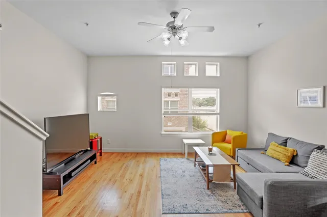 $1,900 | 2710 Hullsmith Drive, Unit 604, Houston, TX 77063